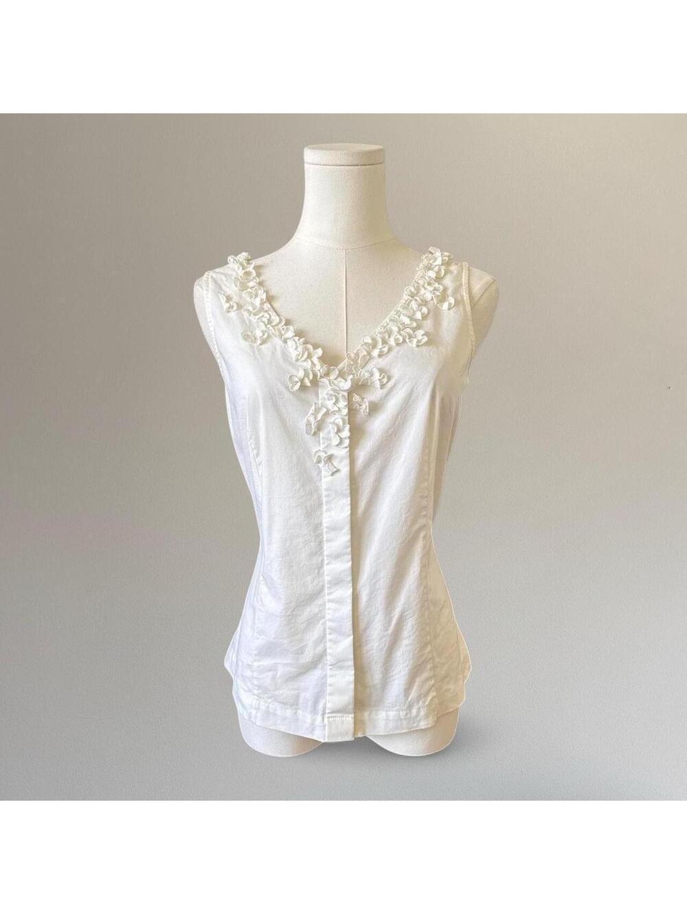 Floral applique button up top.